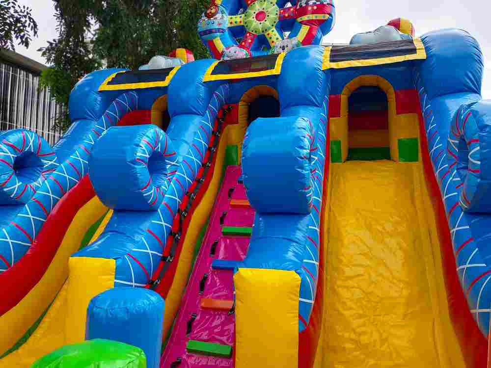 Коммерческий надувной батут "Парк развлечений" 9*5*5,5 м