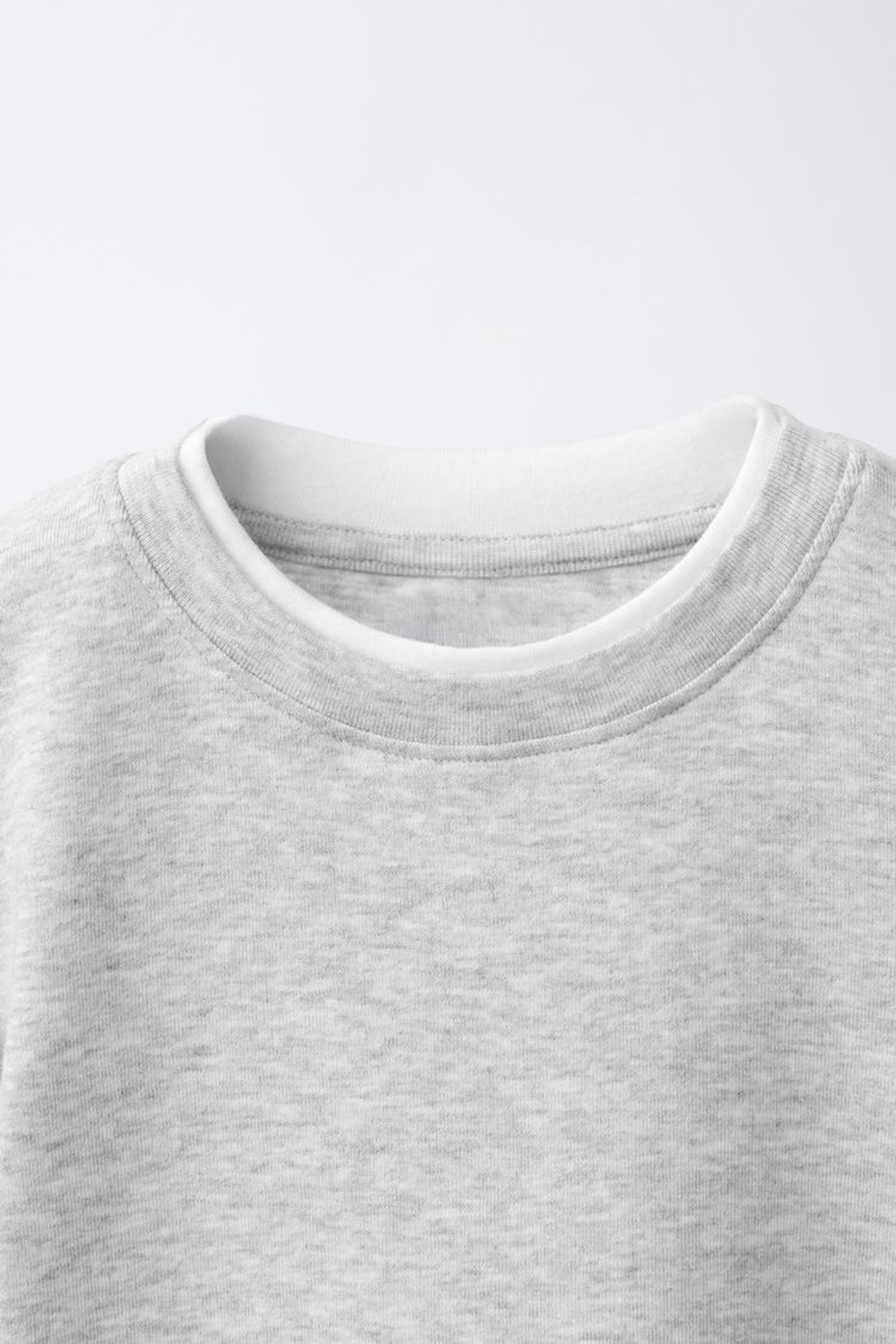 ZARA ФУТБОЛКА С ДВОЙНЫМ ВОРОТНИКОМ ИЗ МОДАЛА, СЕРЫЙ МЕЛАНЖ