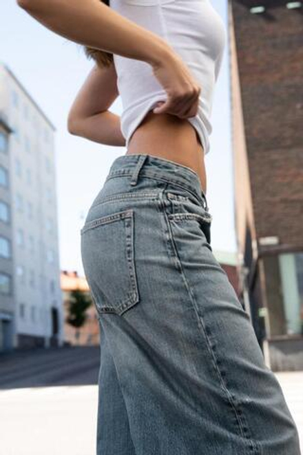 ZARA ДЖИНСЫ BAGGY FOLDED TRF СО СРЕДНЕЙ ПОСАДКОЙ, СИНИЙ