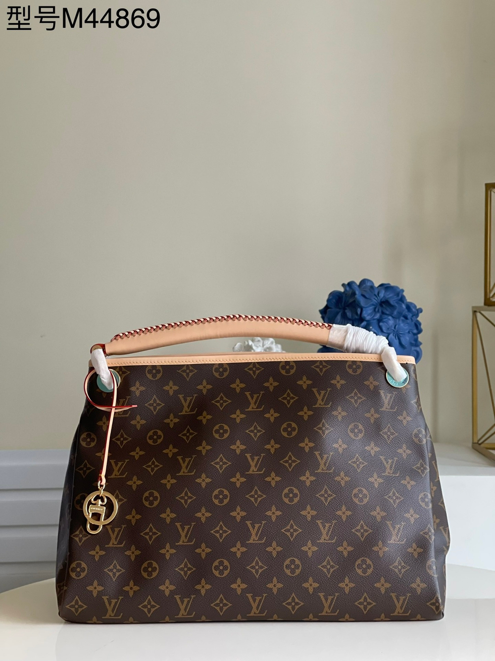 Louis Vuitton Artsy MM