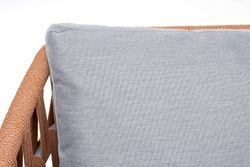 "Диего" диван 2-местный плетеный из роупа, каркас алюминий светло-серый (RAL7035) муар, роуп оранжевый меланж круглый, ткань светло-серая