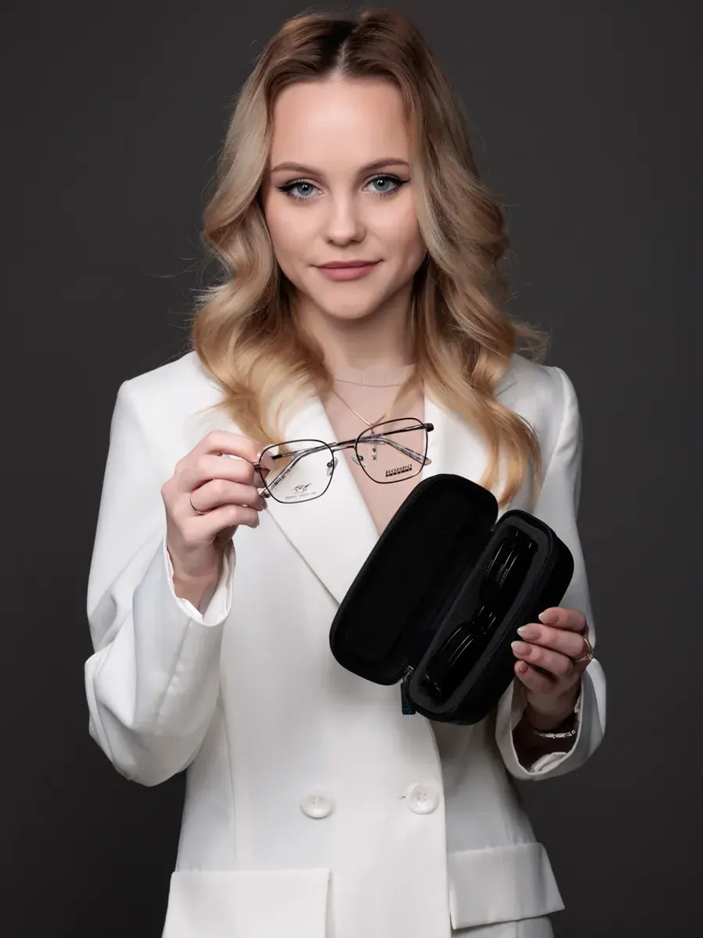 Солнцезащитные очки с футляром и накладками 4в1