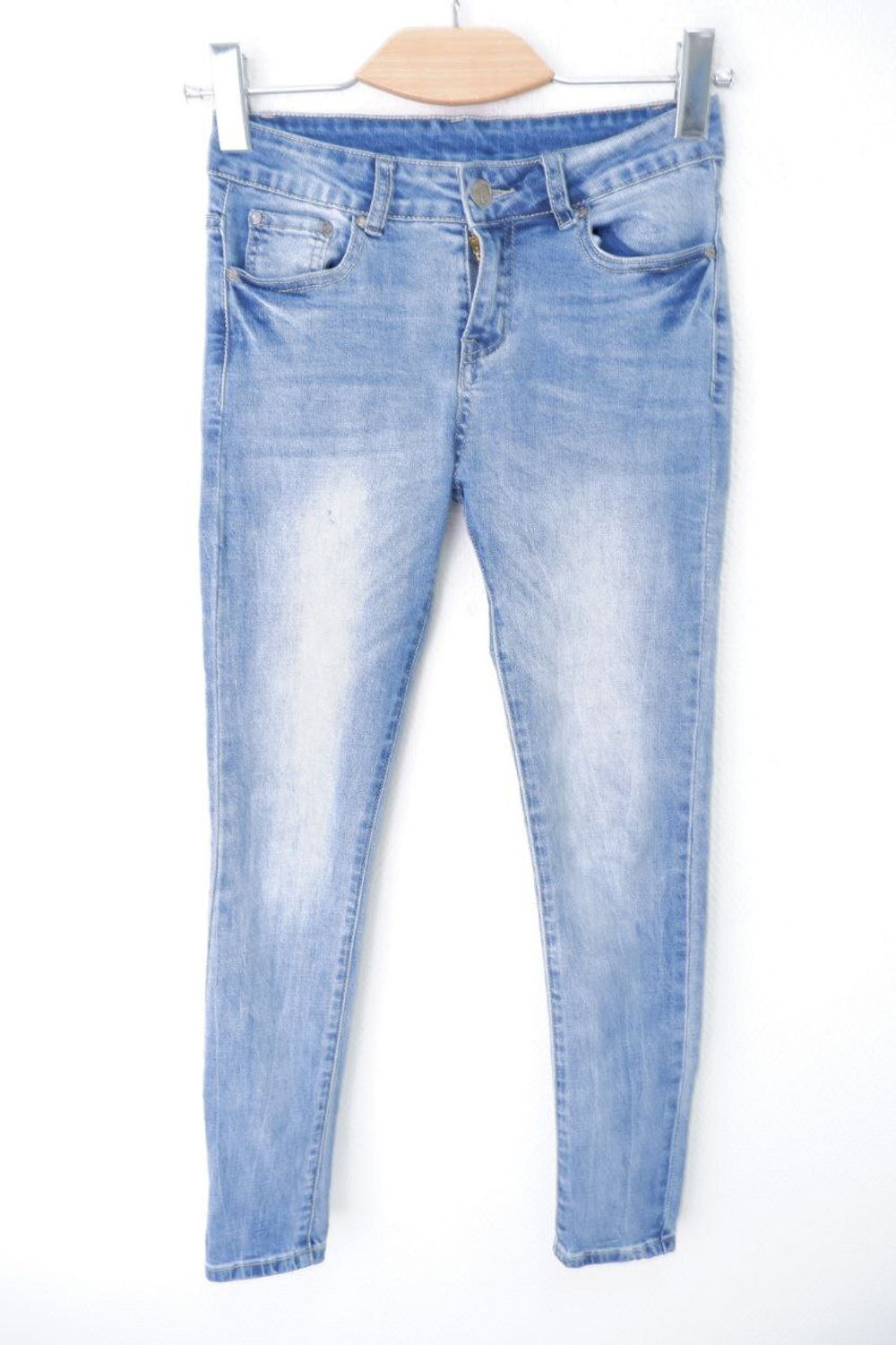 Джинсы голубые с потертостями 44 размер