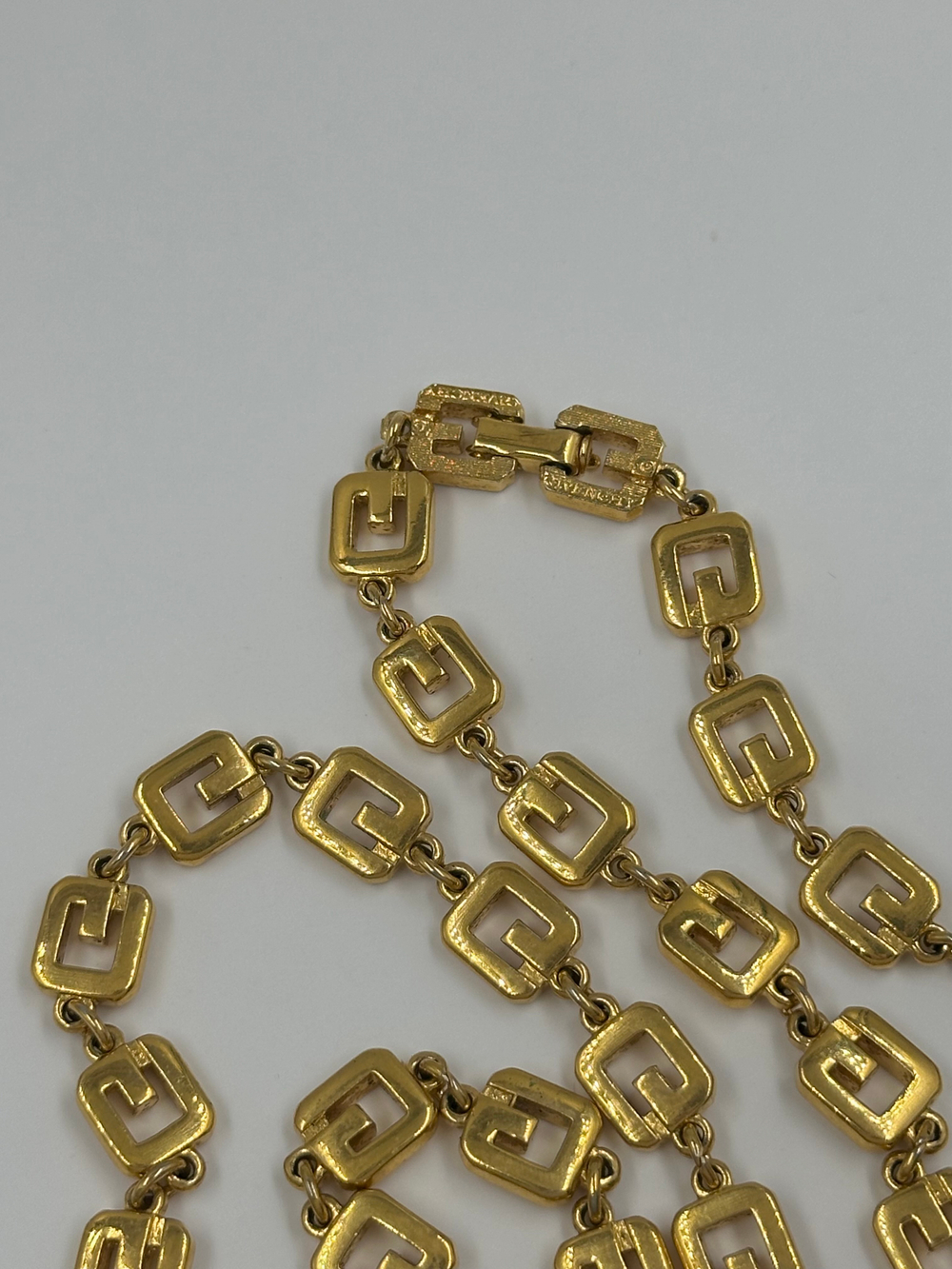 Цепь лого Givenchy