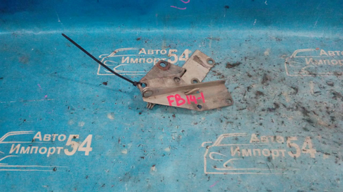 Петля капота левая NISSAN SUNNY 1997