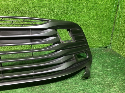 Решетка переднего бампера Toyota Camry xv70 17-21