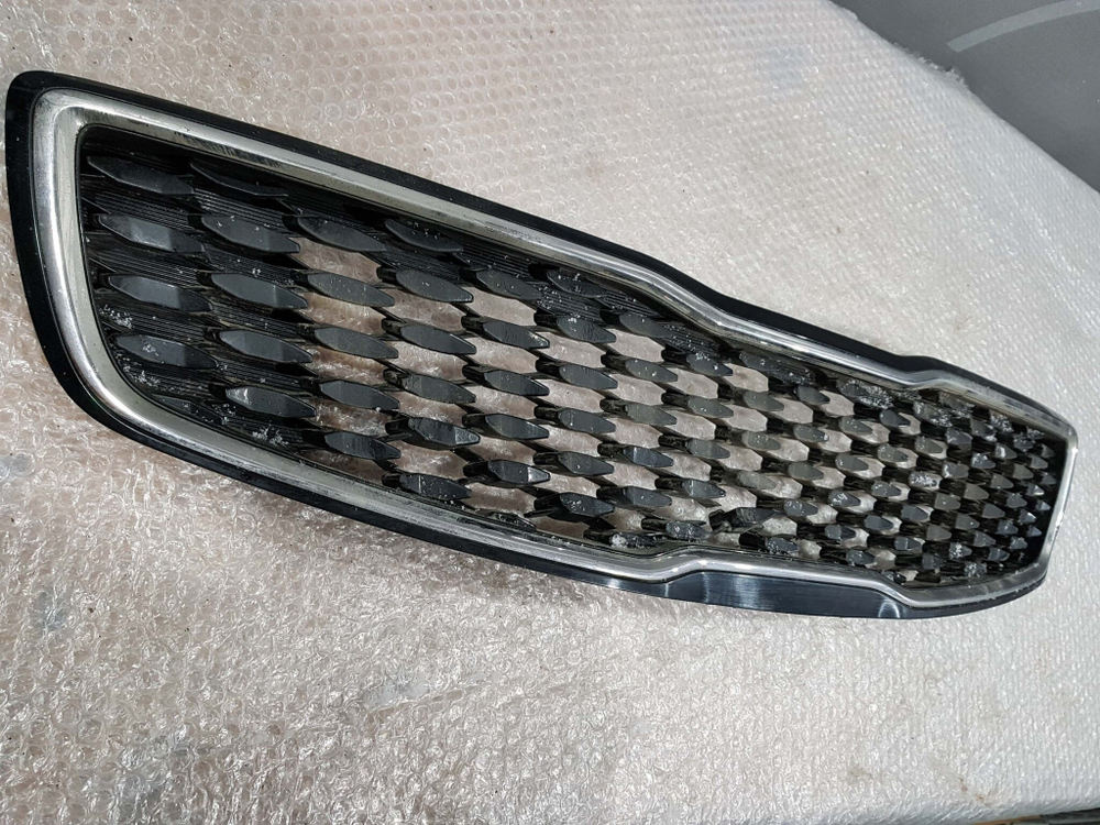 Решетка радиатора Kia Cerato 3 (YD)  Б/У Оригинал 86352A7810