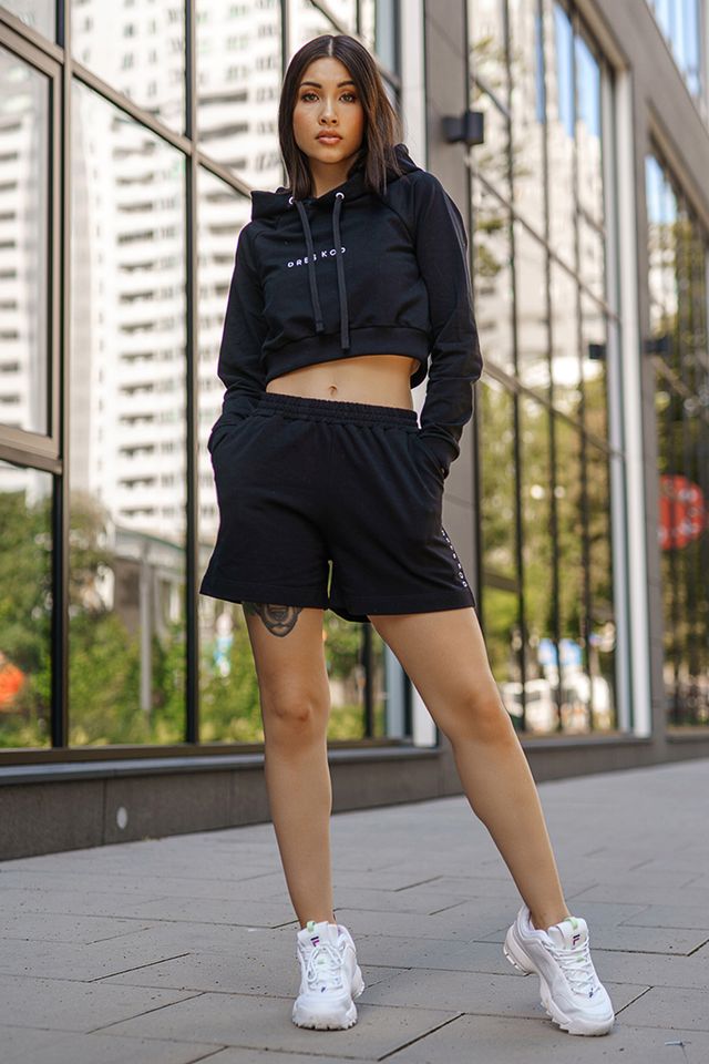 Черное укороченное худи с капюшоном