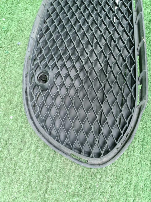 Решетка бампера RH Mercedes C W205 (14-18) AMG