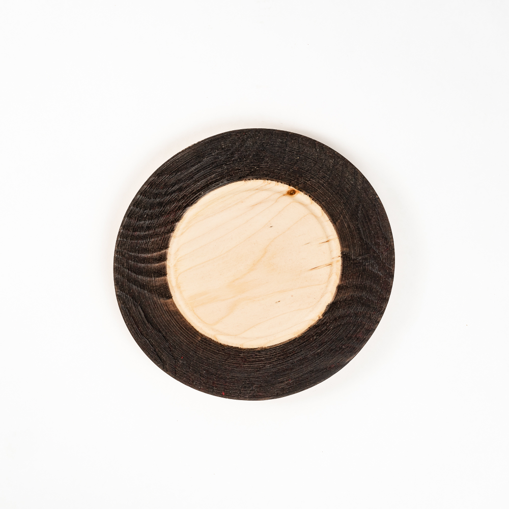 Деревянная плоская тарелка из древесины сибирского кедра. T203