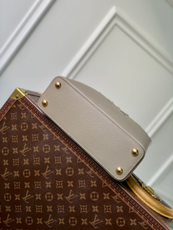 Louis Vuitton Capucines BB