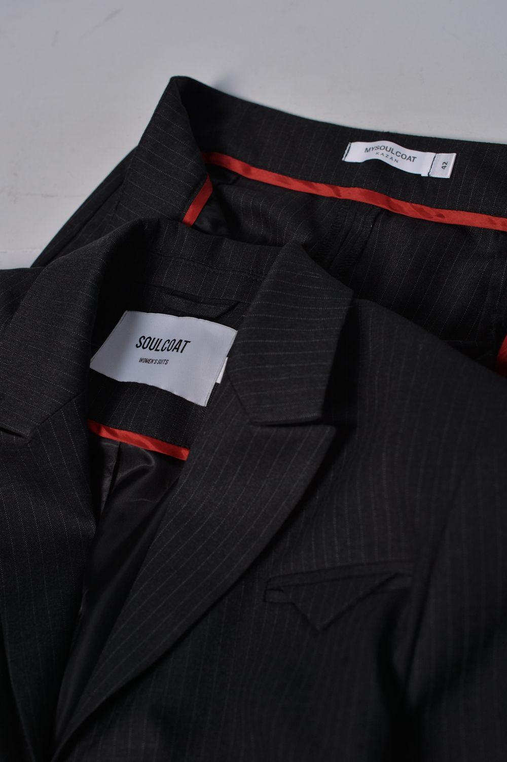 Брюки темно-серые в полоску  прямые из шерсти SOULCOAT