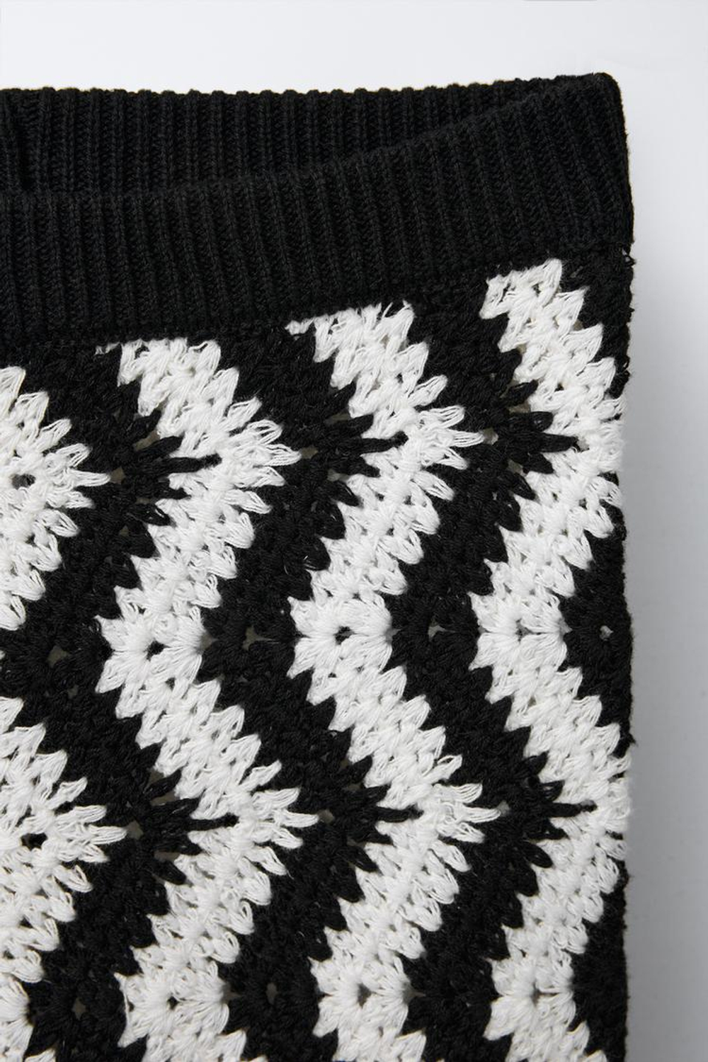 ZARA ВЯЗАНЫЕ БРЮКИ, ЭКРЮ/ЧЕРНЫЙ