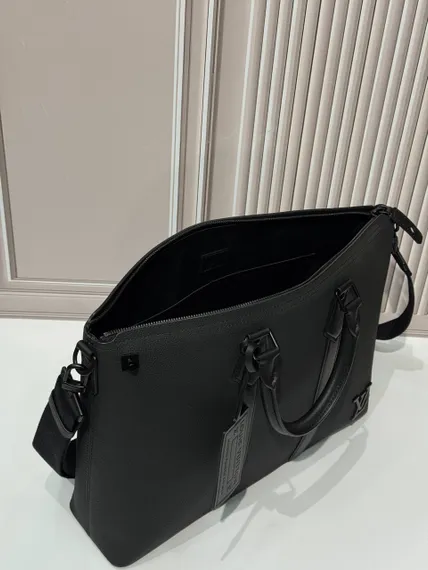 Портфель Louis Vuitton из натуральной кожи, черный