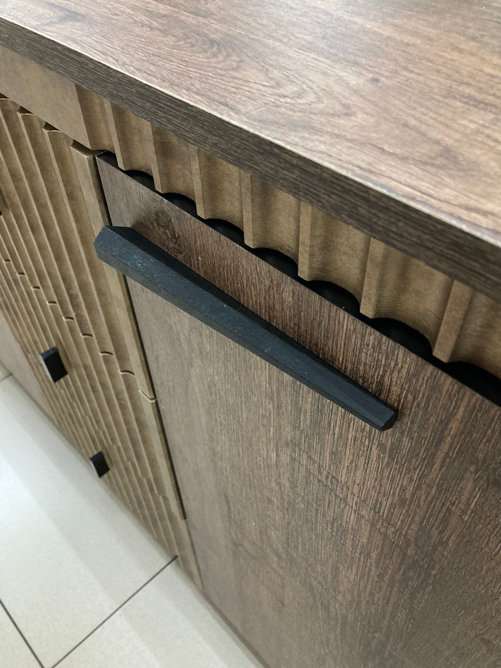 Комод с ножками Ольга-3 Дуб коми/голден Пэлас