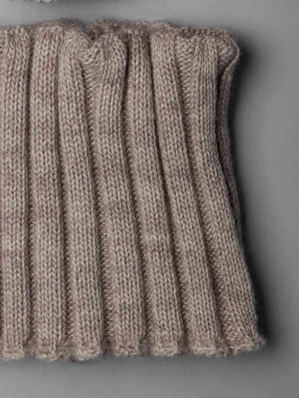 Шапка зимняя детская с помпоном на завязках и снуд