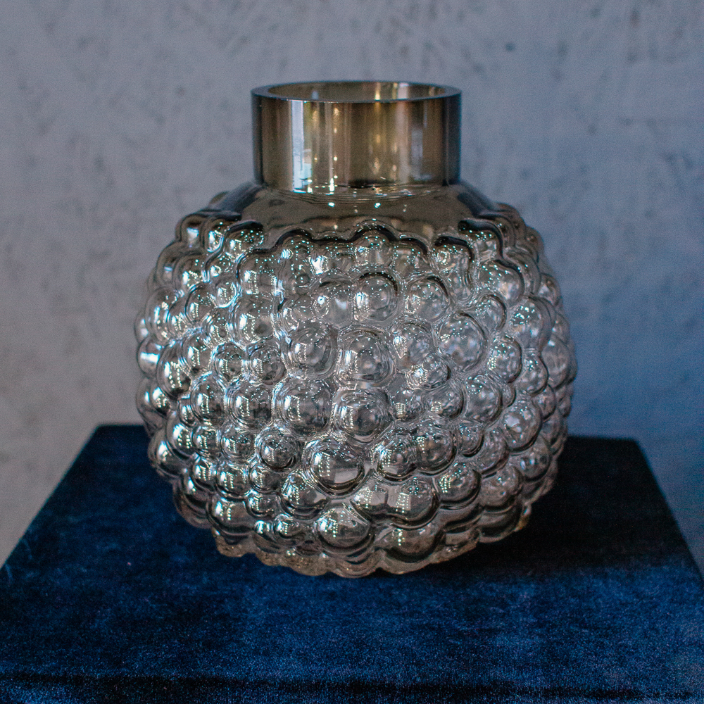 4. Коричневая стеклянная ваза с пузырьками