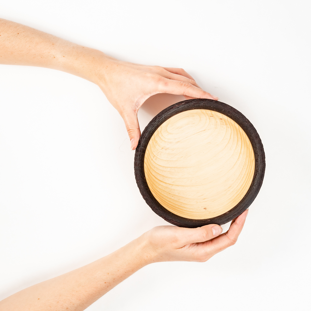 Деревянная глубокая тарелка из сибирского кедра. T196