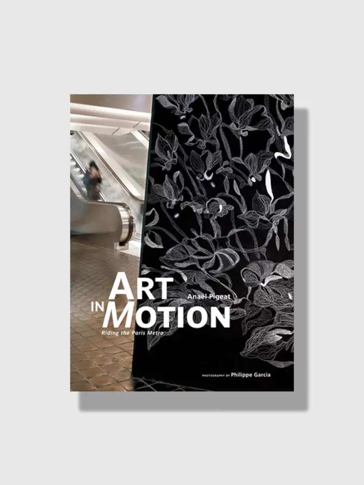 Книга Art in Motion: Riding the Paris Metro (Abrams)