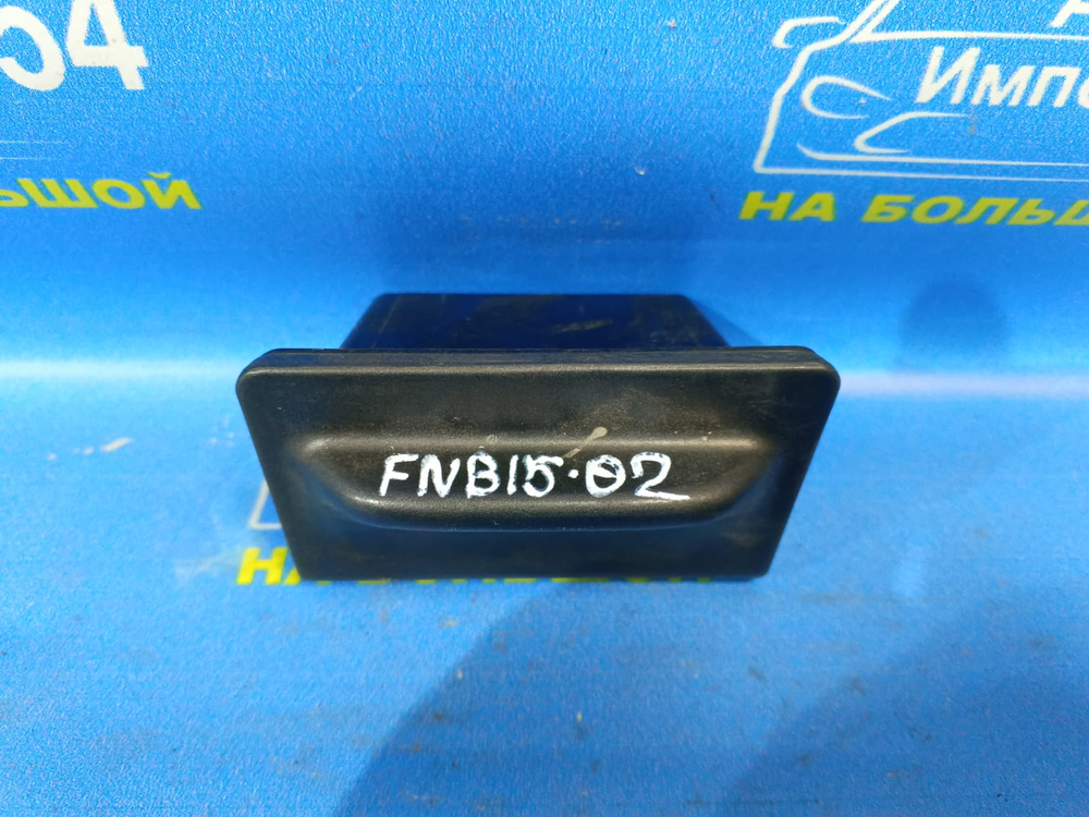 Пепельница NISSAN SUNNY 1999