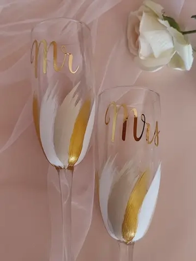 Свадебные бокалы для молодоженов. Фужеры для шампанского.
