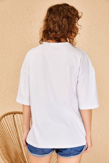 Qadın üçün geniş ölçülü ağ t-shirt Rainbow 10501027