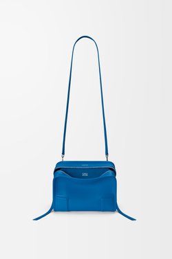Loewe Маленькая сумка Amazona 180 из мягкой телячьей кожи, ярко-синий