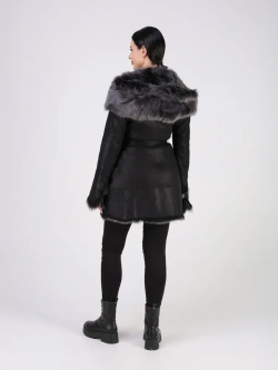 Дубленка зимняя натуральная с капюшоном короткая