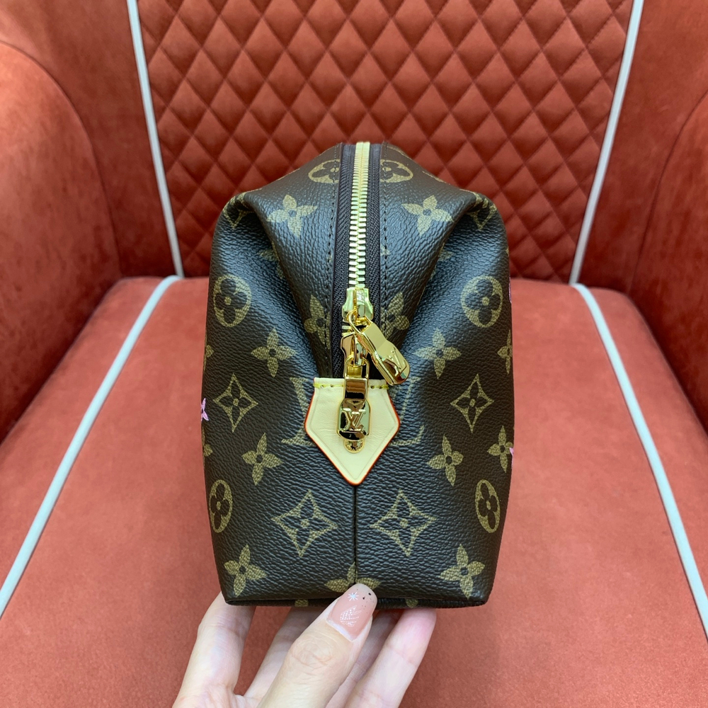 Louis Vuitton Pochette Cosmetique GM
