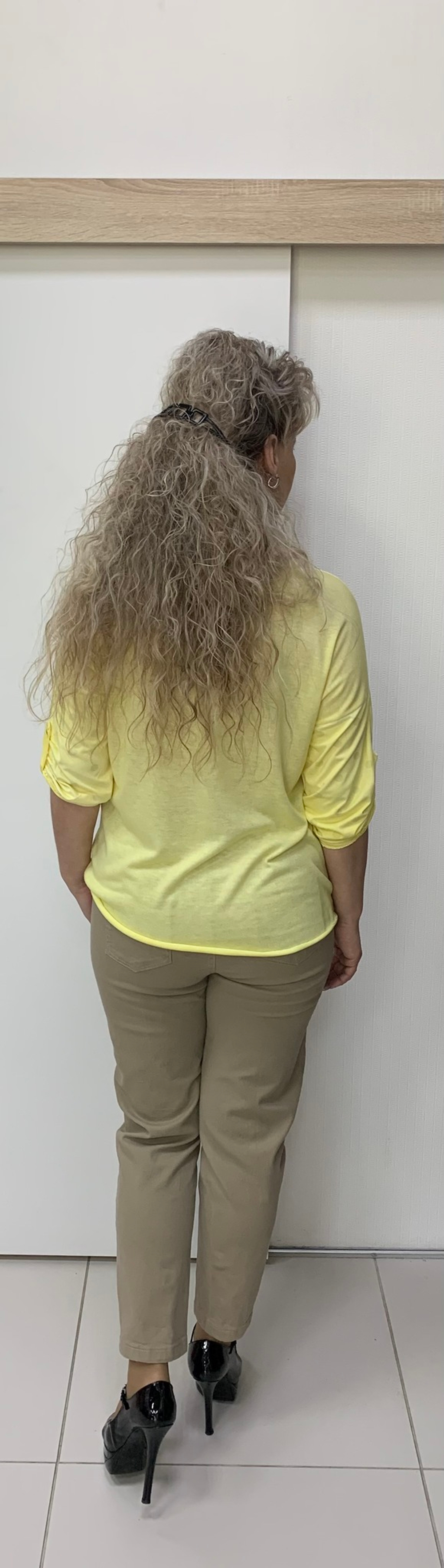 Нарядный блестящий по лицевой стороне блузон