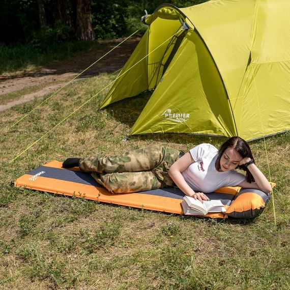 Коврик самонадувающийся с подушкой Helios HS-004P на природе 2.