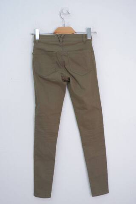 Брюки Divided цвета хаки 38 размер