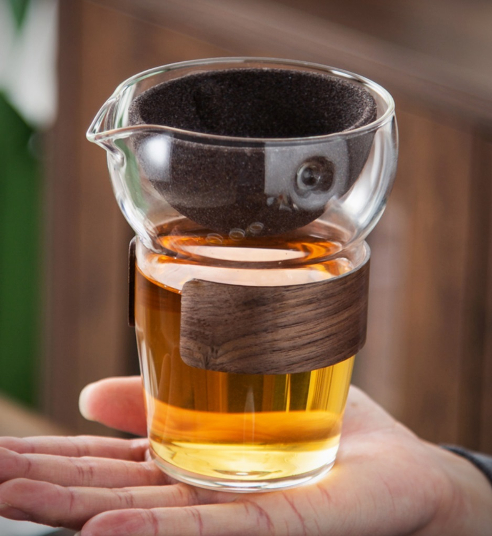 243075 Сливник "Летающее сито" со встроенным ситом, 500мл, стекло