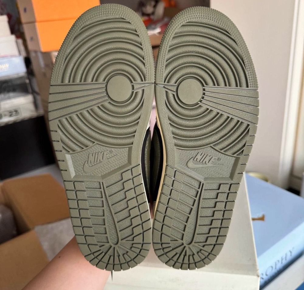 В наличии, Кроссовки Travis Scott x Jordan Air Jordan 1 Low "Medium Olive", 40 EU