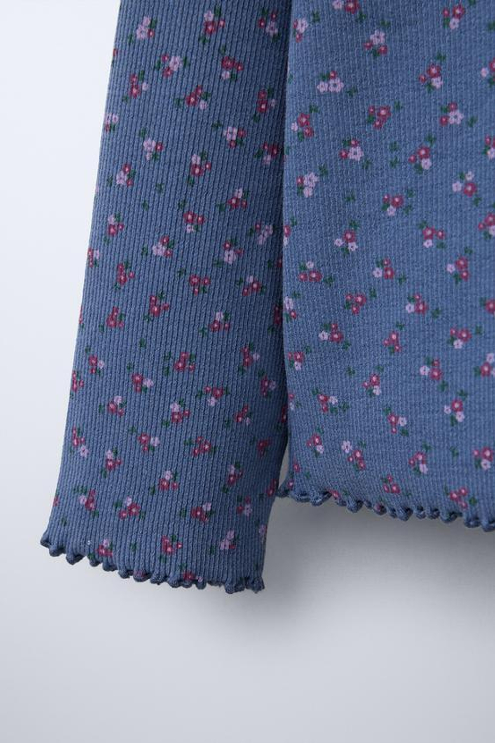 ZARA ФУТБОЛКА В РУБЧИК С ПРИНТОМ, СИНИЙ