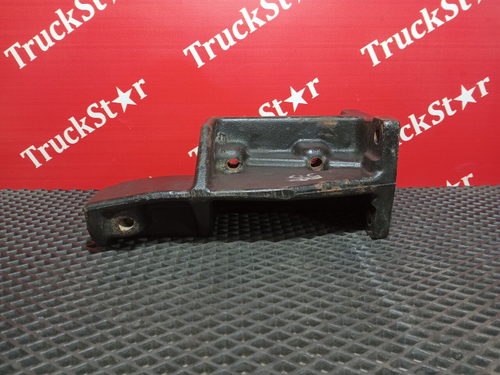 Кронштейн бампера переднего левый