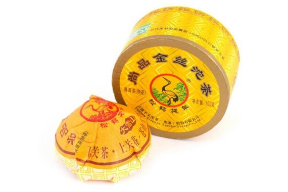 Shu Pu'er 2018 Marka «Złota Nić» «Sosna i Żuraw» Gniazdo roślinne Xiaguan 100 g