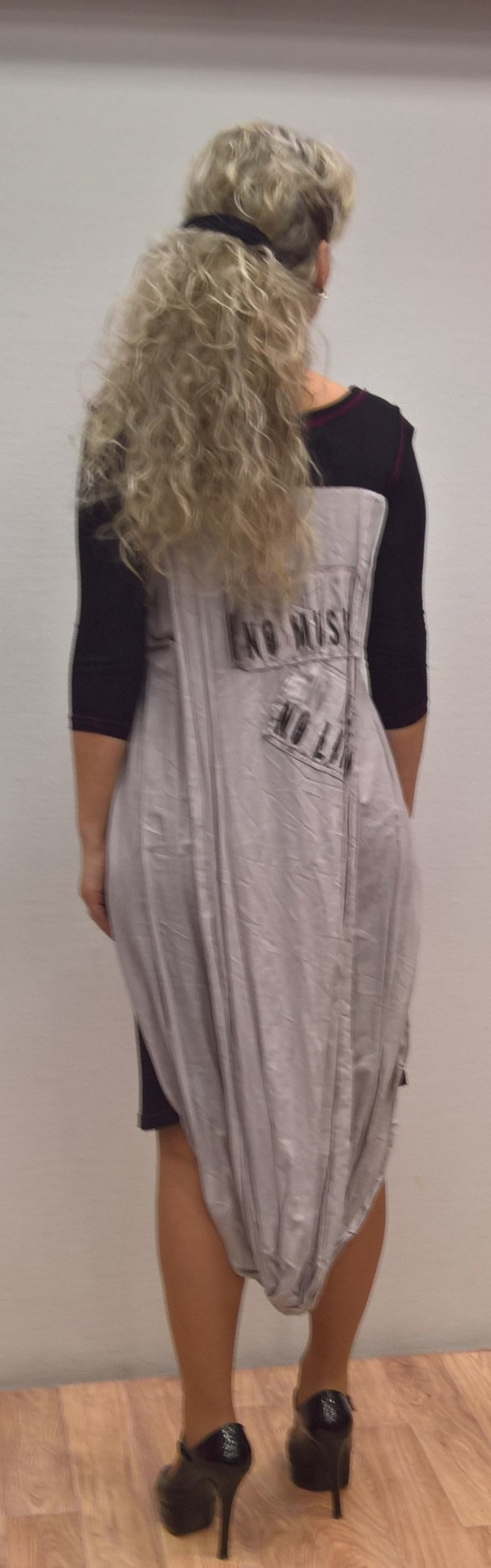 Черно-серое двойное комбинированное платье со шнурками