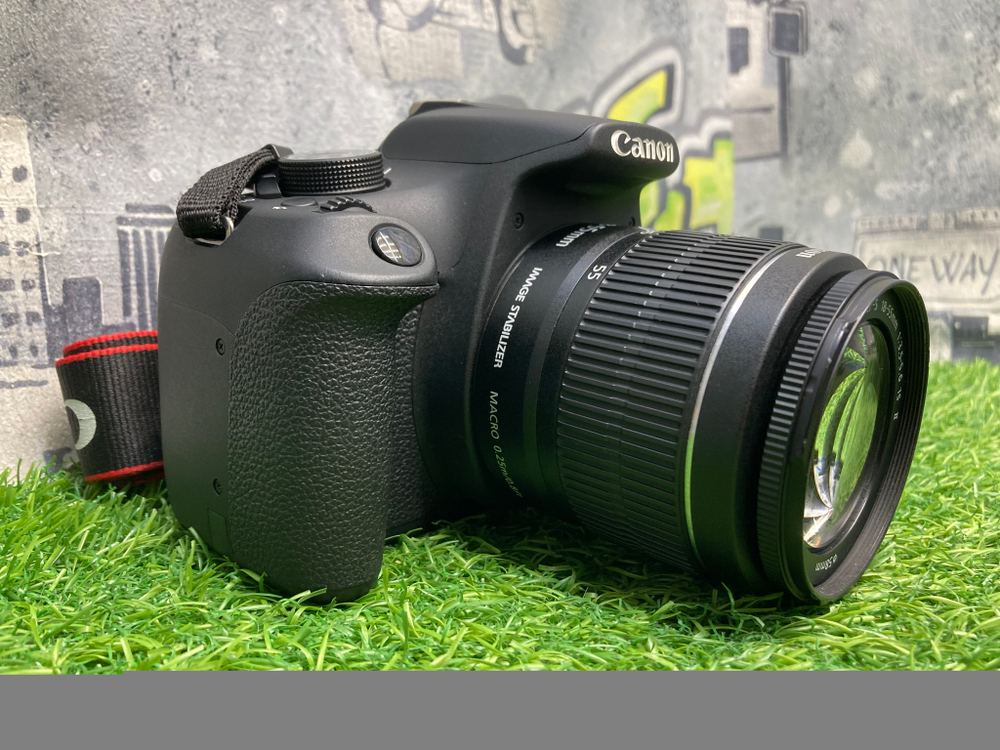 Canon 1200D kit 18-55mm 3.5-5.6 IS II 7.200 кадров