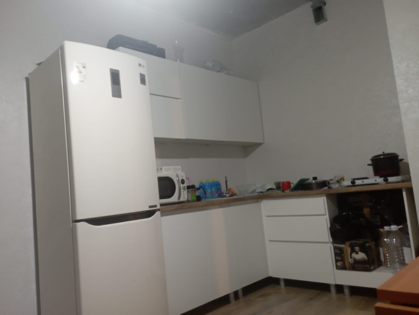 Кухня угловая белая ЛДСП с интегрированной ручкой