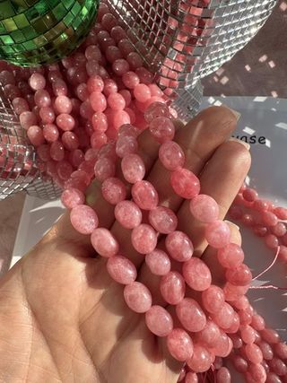 Нить бусин из тонированного кварца 8-8,5мм (галтовка)