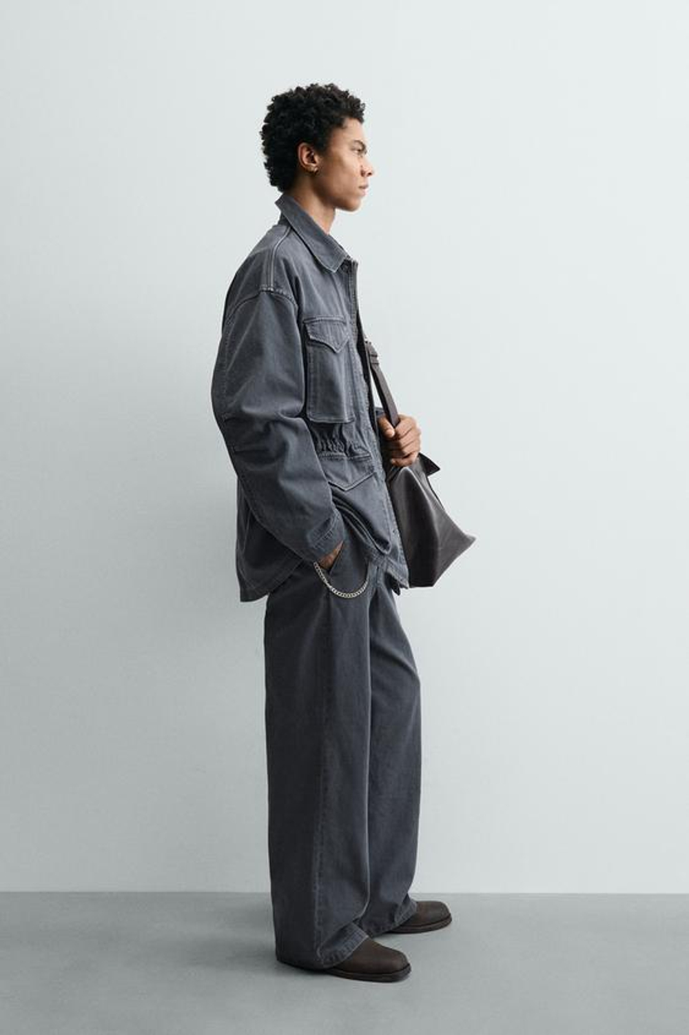 ZARA БРЮКИ ИЗ ВАРЕНОГО ХЛОПКА, СВЕТЛЫЙ ИНДИГО