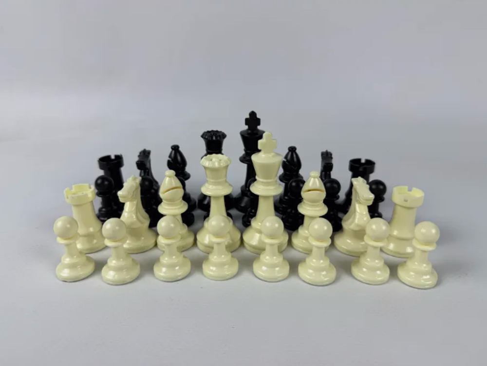 Фигуры шахматные пластиковые