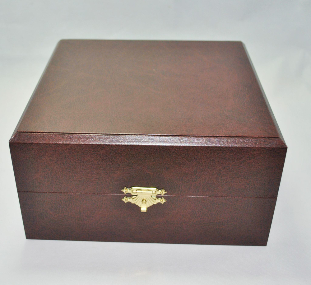 Подстаканник Медики с никелированием в подарочном футляре