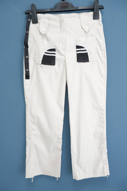 Брюки с контрастными карманами 40 размер