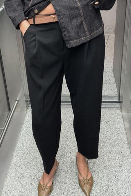 ZARA БРЮКИ С ЗАЩИПАМИ И РЕМНЕМ, ЧЕРНЫЙ