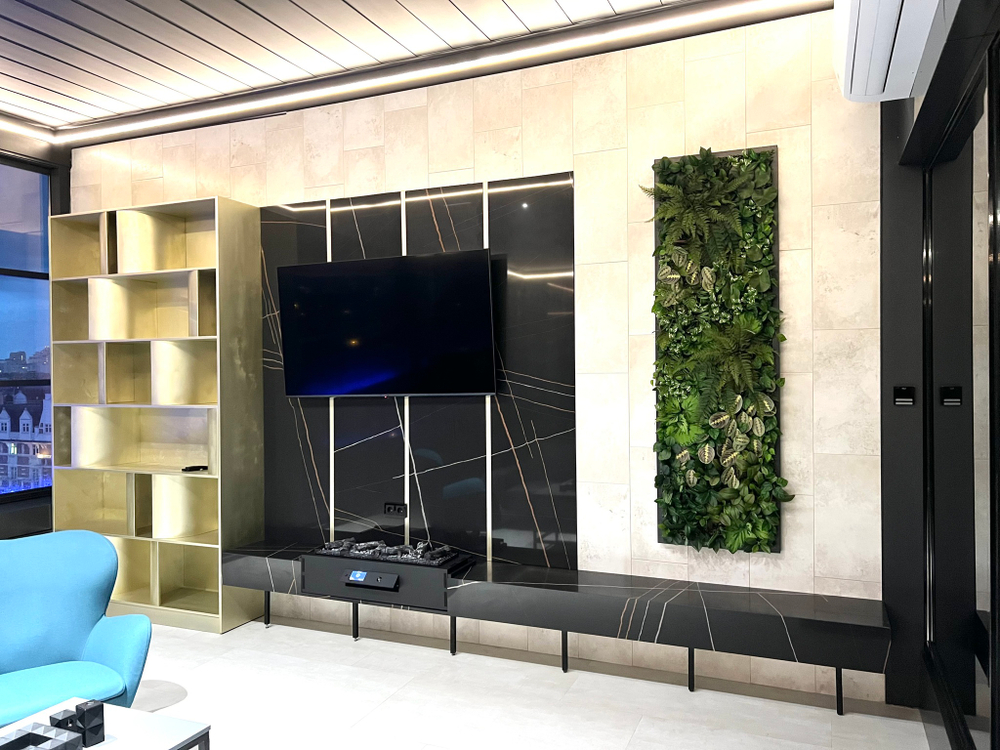 Панно из искусственных растений для офиса компании «Ava Group»