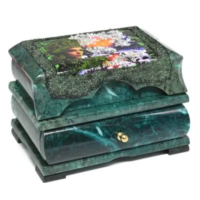 Ларец из змеевика двухярусный, панно "Хозяйка медной горы - Зима" 200*120*130мм