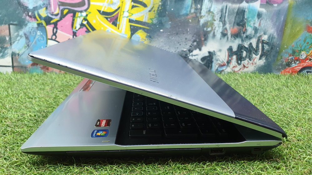 Ноутбук Samsung AMD E-350/4 Gb