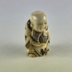 Статуэтка нэцкэ Мальчик Карако с священных карпом